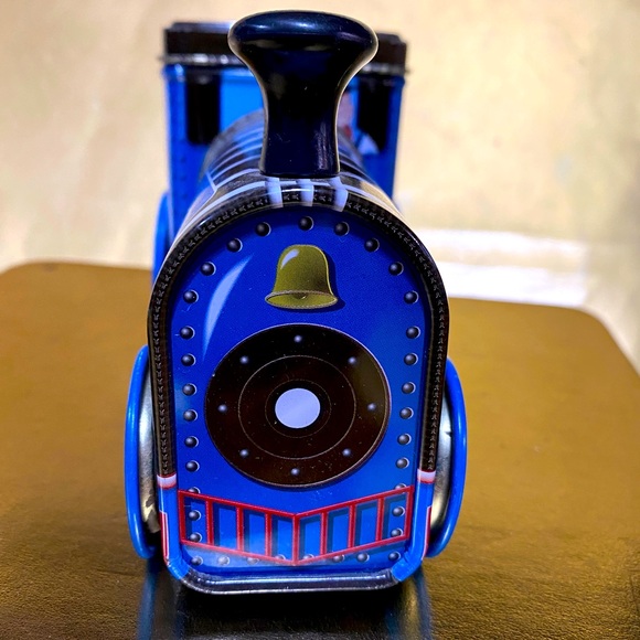 OREO TIN TRAIN VTG 1997 KEY & MUSIC BOX INSIDE PLAYS IT’S A SMALL WORLD NABISCO - Picture 5 of 13